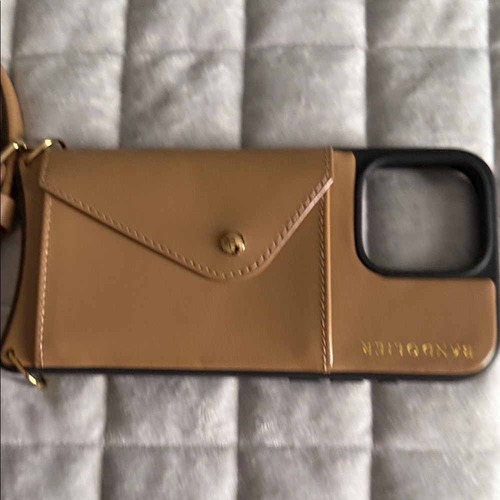 Bandolier - Donna - Tan/Gold Leather Crossbody Phone Case with Strap - Picture 3 of 5